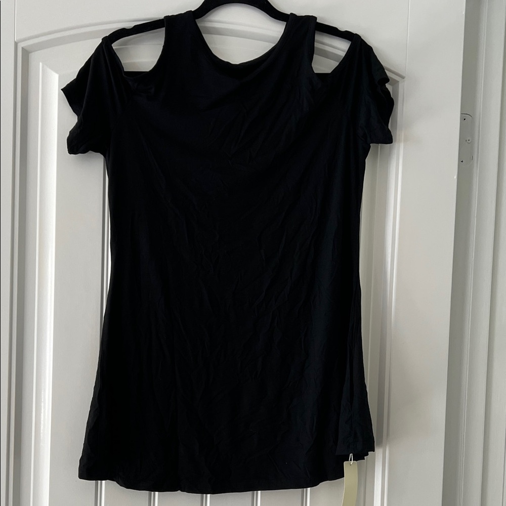 Chic Black Cold Shoulder Tee